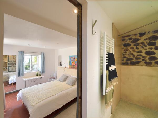 B&B Villa Du Roc Fleuri : photo 1 de la chambre chambre double avec terrasse
