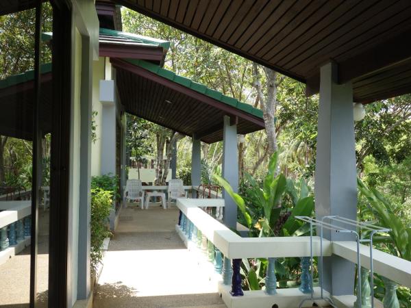 Khaolak Hillside Villa : photo 9 de la chambre bungalow deluxe - vue sur mer
