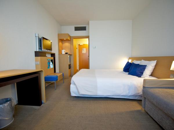 Novotel Genova City : photo 6 de la chambre chambre supérieure avec 1 lit double et 1 canapé-lit