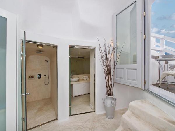 Hotel Thireas : photo 9 de la chambre suite cave familiale