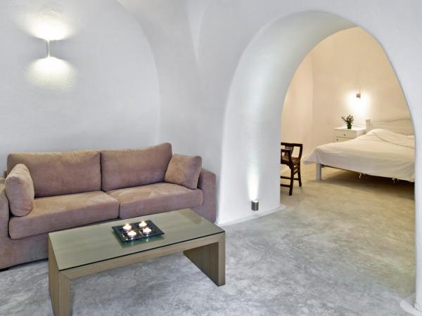 Hotel Thireas : photo 8 de la chambre suite cave familiale