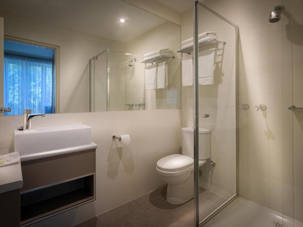 BEST WESTERN PLUS Travel Inn : photo 6 de la chambre chambre lit queen-size deluxe