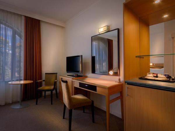 BEST WESTERN PLUS Travel Inn : photo 4 de la chambre chambre lit queen-size deluxe