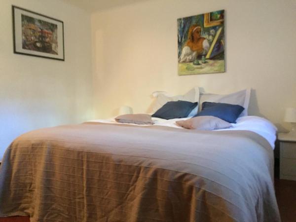 Villa Tricia Cannes : photo 5 de la chambre chambre lits jumeaux Économique avec salle de bains commune