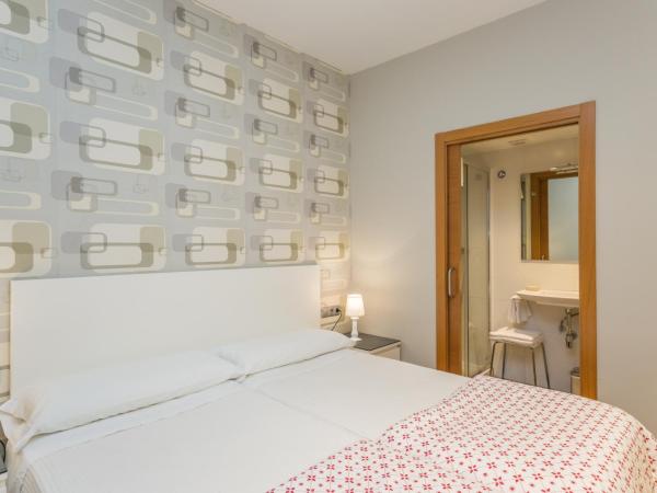 Pensión Altair : photo 6 de la chambre chambre quadruple avec salle de bains privative