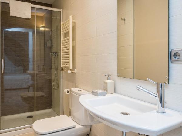 Pensión Altair : photo 6 de la chambre chambre double avec salle de bains privative