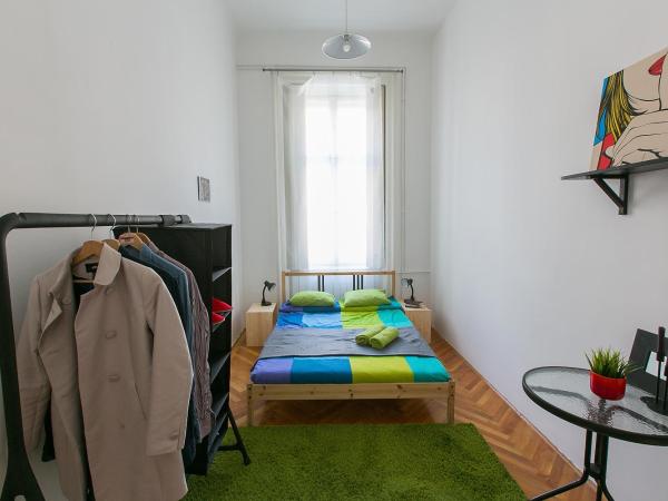 Friends Hostel & Apartments : photo 4 de la chambre chambre double ou lits jumeaux