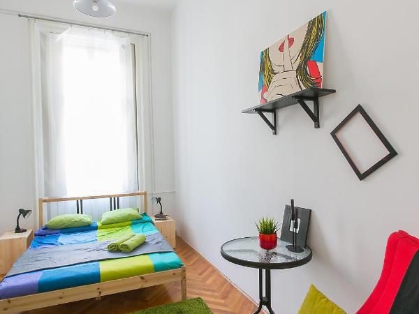Friends Hostel & Apartments : photo 1 de la chambre chambre double ou lits jumeaux