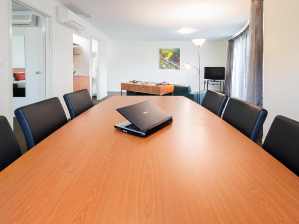 Ramada Encore Belconnen : photo 3 de la chambre suite deluxe avec lit king-size