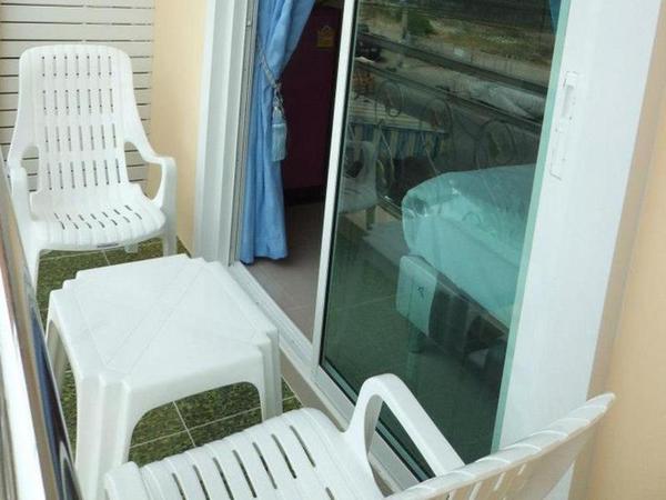 Bann Lom Le Guest House : photo 5 de la chambre chambre lit king-size avec balcon