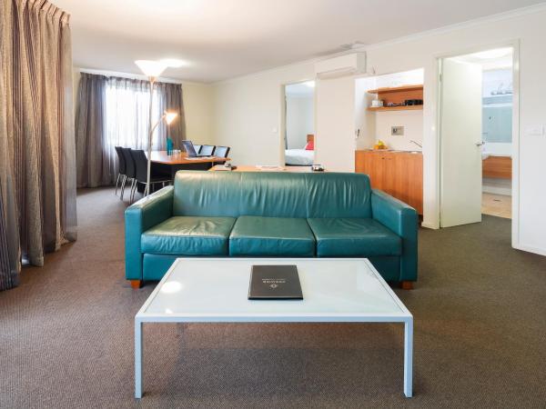 Ramada Encore Belconnen : photo 2 de la chambre suite deluxe avec lit king-size