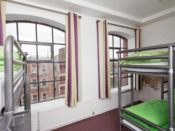 YHA Bristol : photo 1 de la chambre lit superposé en dortoir masculin avec salle de bains commune