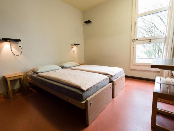Zurich Youth Hostel : photo 2 de la chambre chambre simple avec salle de bains commune