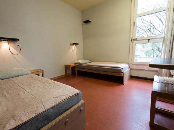 Zurich Youth Hostel : photo 1 de la chambre chambre simple avec salle de bains commune