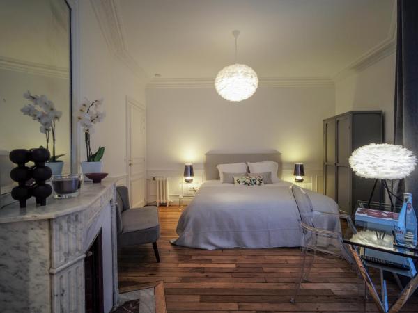 Relais12bis Bed & Breakfast By Eiffel Tower : photo 2 de la chambre chambre double ou lits jumeaux suprieure