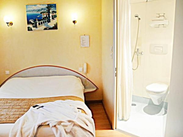 Hotel De Rosny : photo 5 de la chambre chambre double