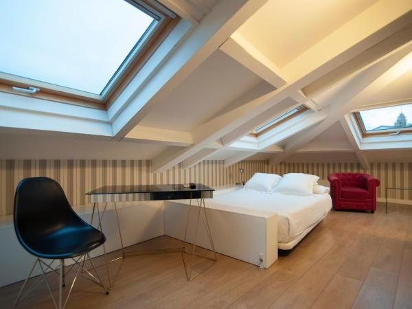 Casas Reais Boutique : photo 6 de la chambre chambre double mansardée avec baignoire spa