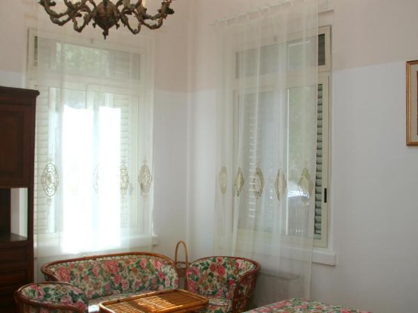 B&B Villa Pallante : photo 3 de la chambre chambre double ou lits jumeaux avec salle de bains