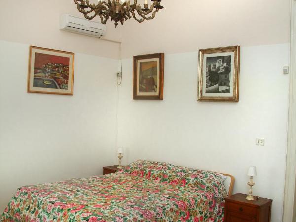 B&B Villa Pallante : photo 3 de la chambre chambre double ou lits jumeaux avec salle de bains
