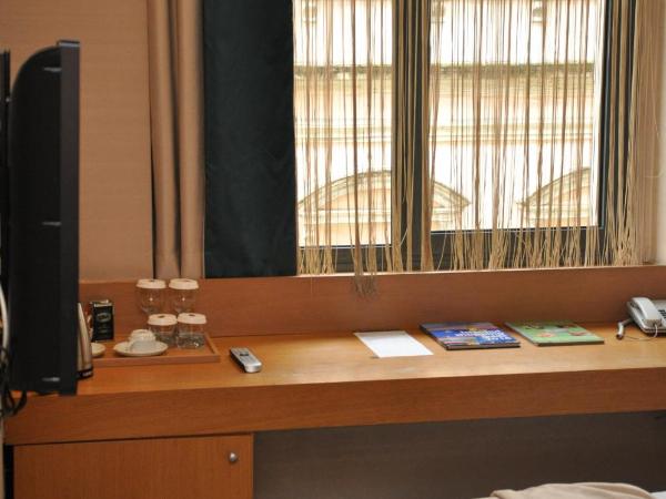 Pera Tulip Hotel & Spa - Taksim Pera City Center : photo 4 de la chambre chambre double ou lits jumeaux Économique