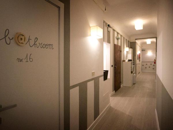 Hotel Nella : photo 2 de la chambre chambre double avec salle de bains privative séparée