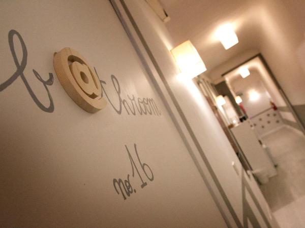 Hotel Nella : photo 1 de la chambre chambre double avec salle de bains privative séparée
