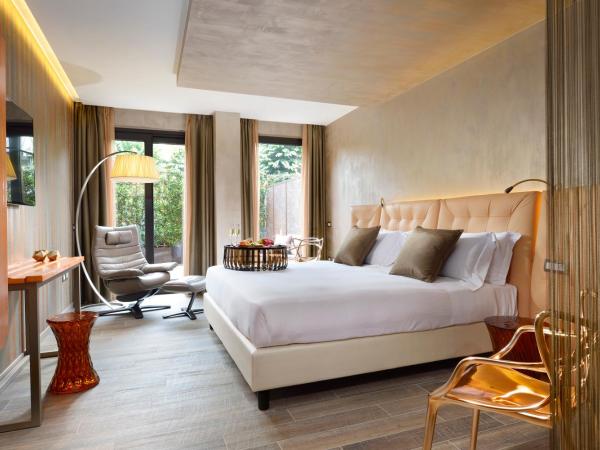 Milan Suite Hotel : photo 2 de la chambre suite junior avec jardin privé