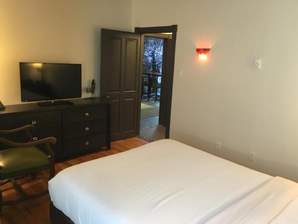Hotel Épik Montréal : photo 3 de la chambre chambre lit queen-size - rez-de-chaussée