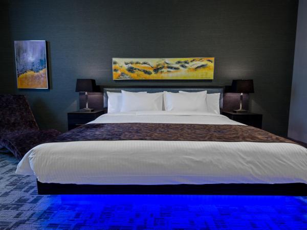 Applause Hotel Calgary Airport by CLIQUE : photo 1 de la chambre chambre lit king-size