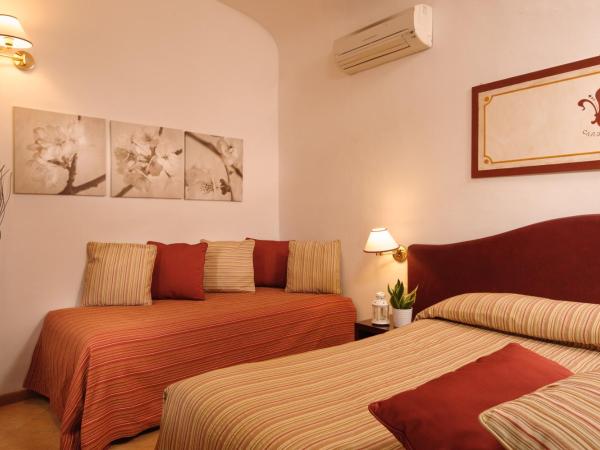 Hotel Cardinal of Florence - recommended for ages 25 to 55 : photo 1 de la chambre chambre double supérieure avec baignoire