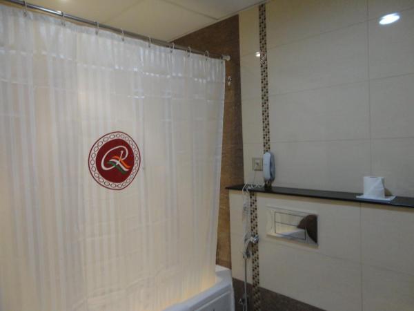 Ramee Rose Hotel : photo 4 de la chambre chambres familiales communicantes