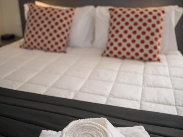 West Plaza Hotel : photo 7 de la chambre chambre lit queen-size 