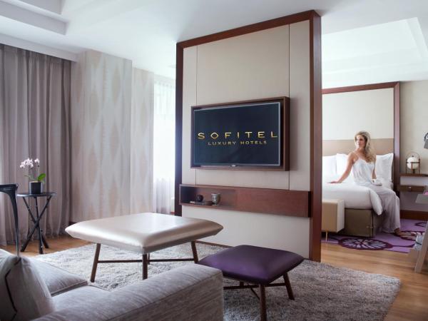 Sofitel Singapore Sentosa Resort & Spa : photo 4 de la chambre suite junior (suite décloisonnée) avec 1 lit king-size