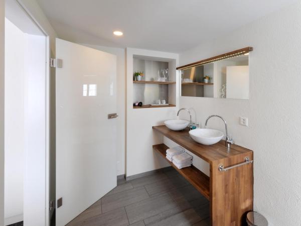 Alpinhotel Bort : photo 7 de la chambre chambre sextuple - vue sur l'eiger