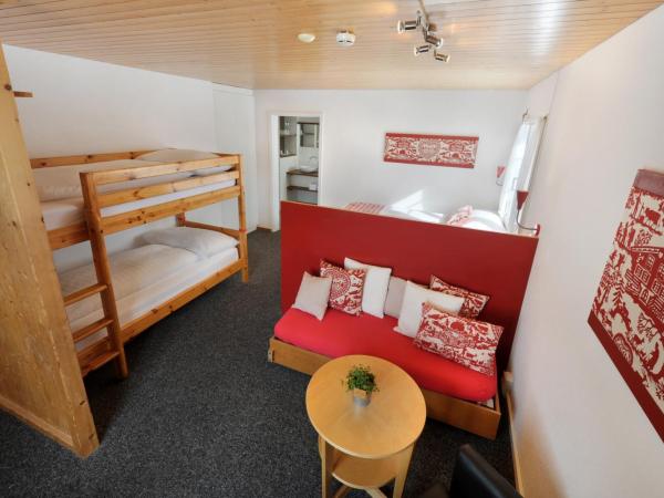 Alpinhotel Bort : photo 5 de la chambre chambre sextuple - vue sur l'eiger