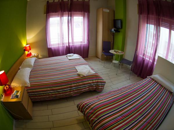 Hostel of the Sun : photo 8 de la chambre chambre quadruple avec salle de bains privative