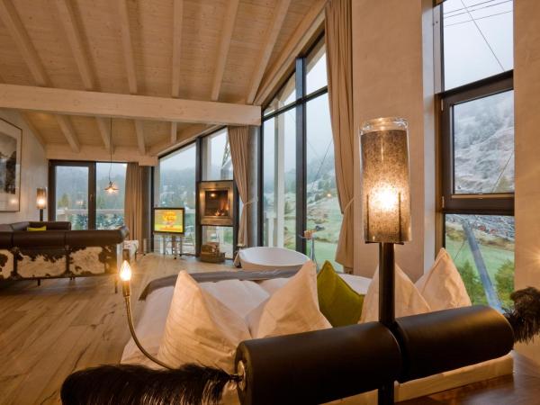 Matterhorn FOCUS Design Hotel : photo 10 de la chambre suite matterhorn sur le toit - vue sur mont cervin - maison a
