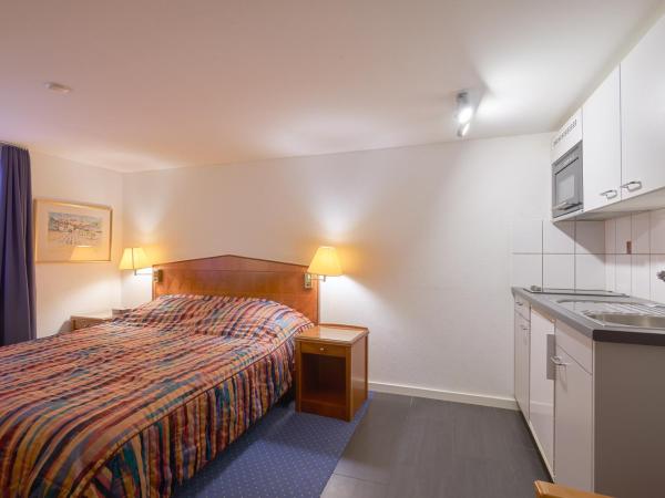 Hotel Hine Adon Fribourg : photo 10 de la chambre chambre lit queen-size supérieure avec kitchenette