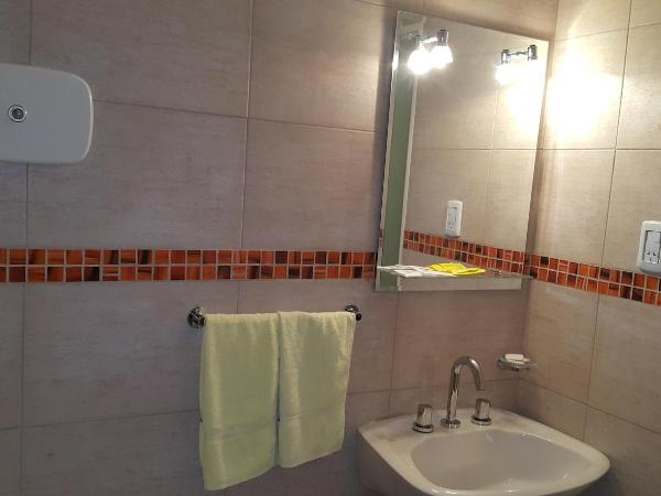 Hotel Avenida : photo 3 de la chambre chambre lits jumeaux