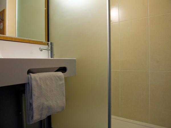 B&B HOTEL Beauvais : photo 3 de la chambre chambre double - non-fumeurs