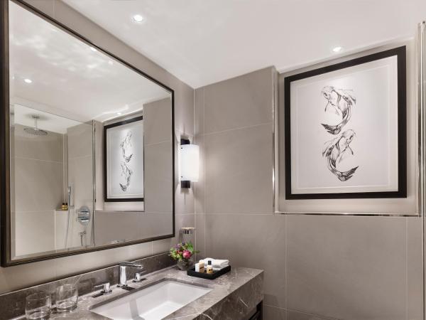 Hyatt Regency London - The Churchill : photo 9 de la chambre chambre lit king-size - vue sur jardin