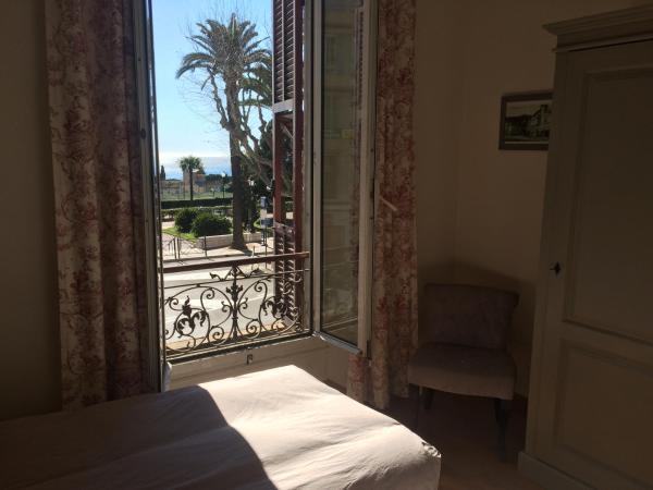 Hotel La Regence : photo 5 de la chambre chambre lits jumeaux