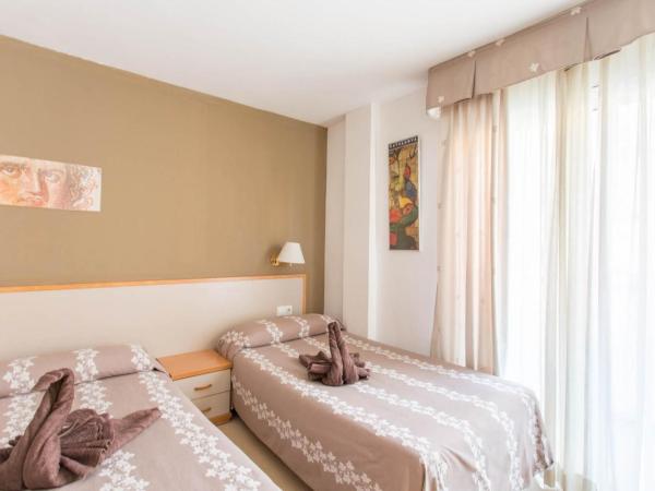 Hotel Cosmos Tarragona : photo 5 de la chambre chambre double ou lits jumeaux avec balcon