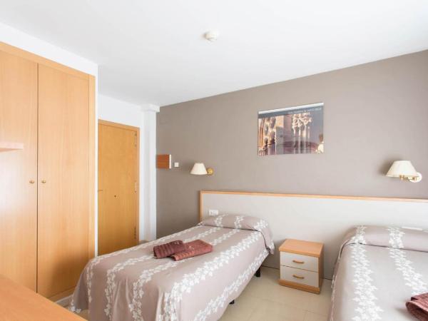 Hotel Cosmos Tarragona : photo 4 de la chambre chambre double ou lits jumeaux avec balcon