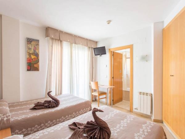 Hotel Cosmos Tarragona : photo 3 de la chambre chambre double ou lits jumeaux avec balcon