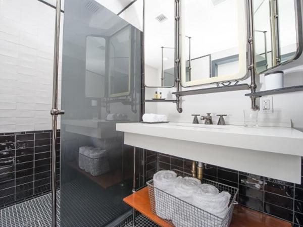 Thompson Seattle, by Hyatt : photo 5 de la chambre chambre lit king-size