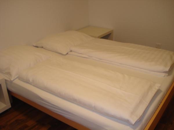 Hotel Gregory : photo 1 de la chambre chambre triple avec salle de bains extérieure