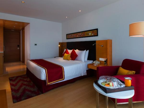 Mercure Hyderabad KCP Banjara Hills, An Accor Hotel : photo 2 de la chambre superior room with one queen size bed,city view with 10% discount on food & soft beverages (except in room dining)