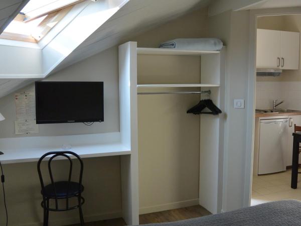 Hotel Nuit Et Jour - La Maison de Lucile : photo 3 de la chambre studio avec cuisine - 2 personnes
