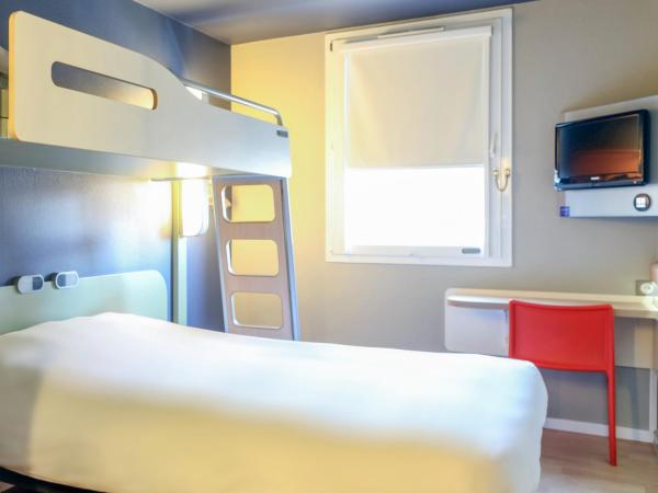 Hotel Ibis Budget Nancy Centre : photo 4 de la chambre chambre triple avec 1 lit double et 1 lit superposé